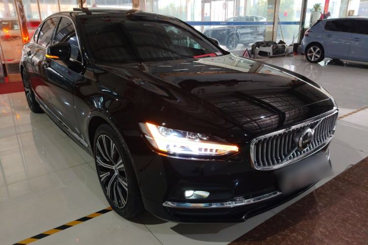 Used Volvo S90 2024 B5 Luxury Smart Edition Front Right 45 Deg