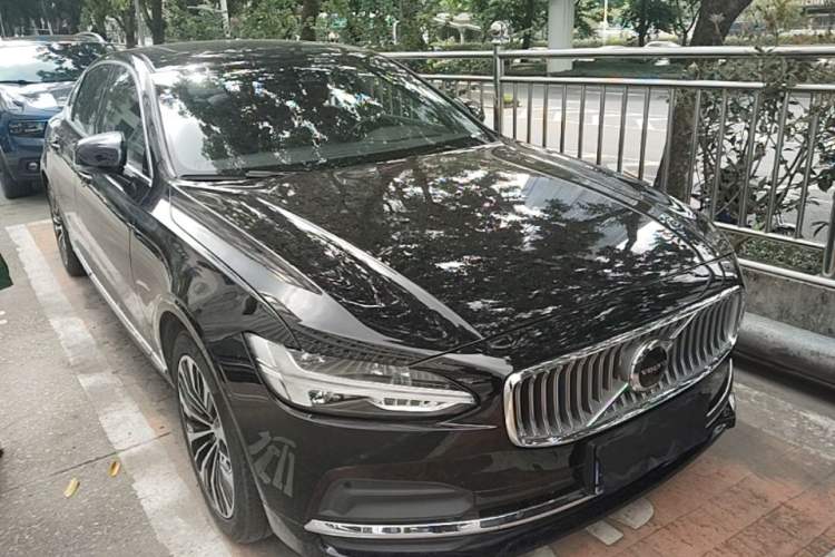 Used Volvo S90 2024 B5 Zhiyi Luxury Edition Front Right 45 Deg