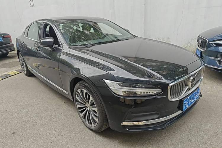 Used Volvo S90 2024 B5 Zhiyi Luxury Edition Front Right 45 Deg