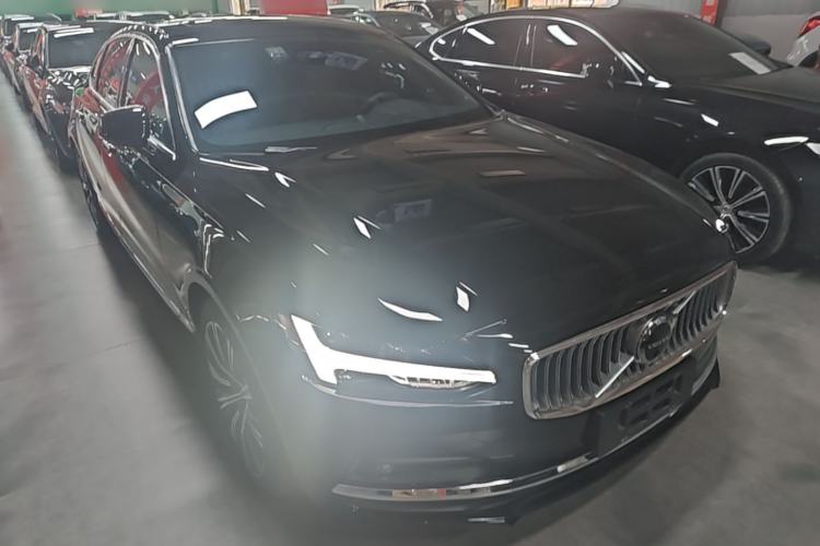 Used Volvo S90 2024 B5 Luxury Smart Edition Front Right 45 Deg