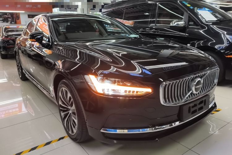 Used Volvo S90 2024 B5 Zhiyi Luxury Edition Front Right 45 Deg