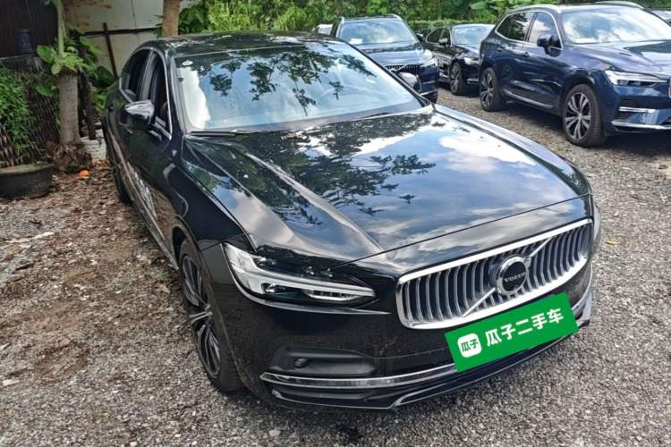 Used Volvo S90 2024 B5 Luxury Smart Edition Front Right 45 Deg