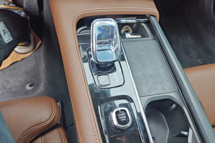 Used Volvo S90 2024 B5 Luxury Smart Edition Gear Lever