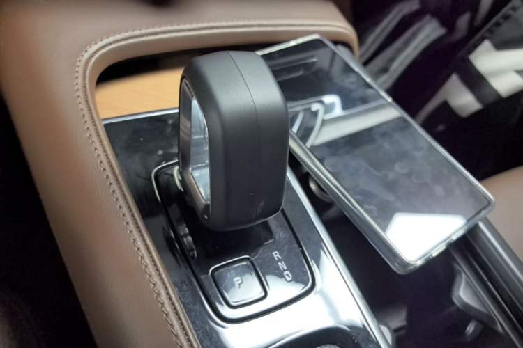 Used Volvo S90 2024 B5 Zhiyi Luxury Edition Gear Lever