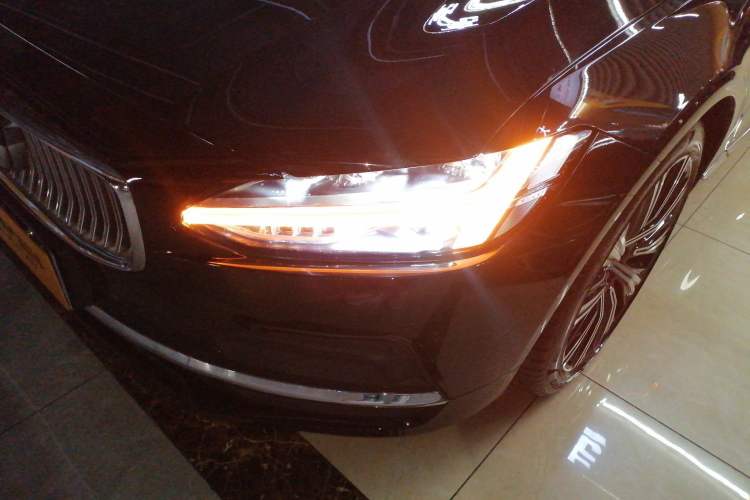Used Volvo S90 2024 B5 Zhiyuan Luxury Edition Left Front Headlight