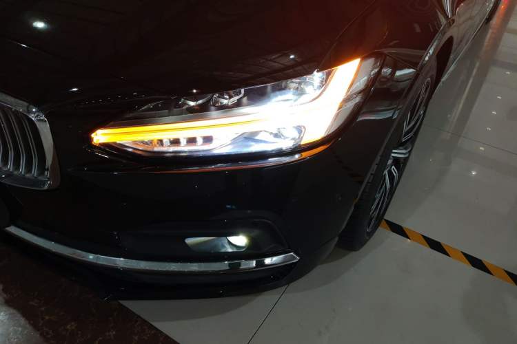 Used Volvo S90 2024 B5 Luxury Smart Edition Left Front Headlight