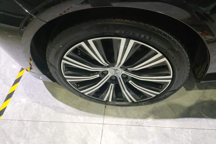 Used Volvo S90 2024 B5 Zhiyuan Luxury Edition Left Front Wheel Hub