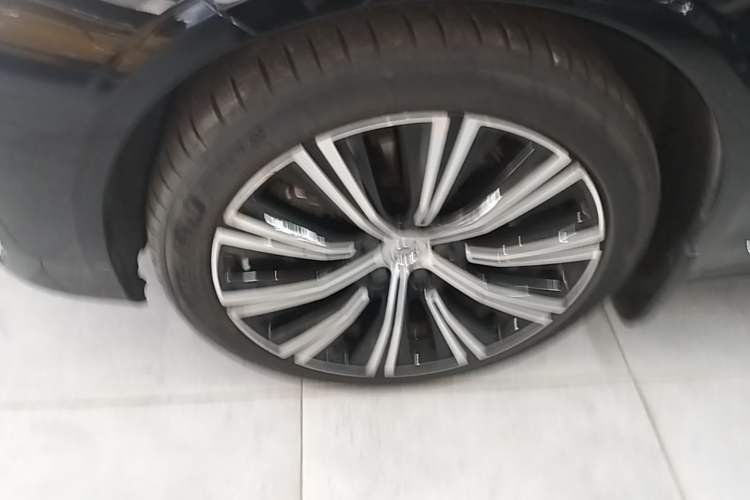 Used Volvo S90 2024 B5 Zhiyuan Luxury Edition Left Front Wheel Hub