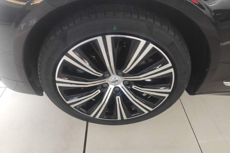 Used Volvo S90 2024 B5 Zhiyuan Luxury Edition Left Front Wheel Hub