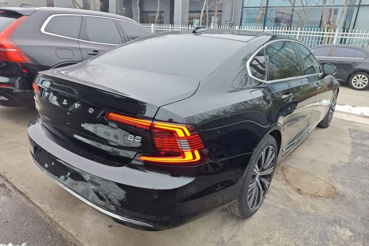Used Volvo S90 2024 B5 Luxury Smart Edition Rear Right 45 Deg