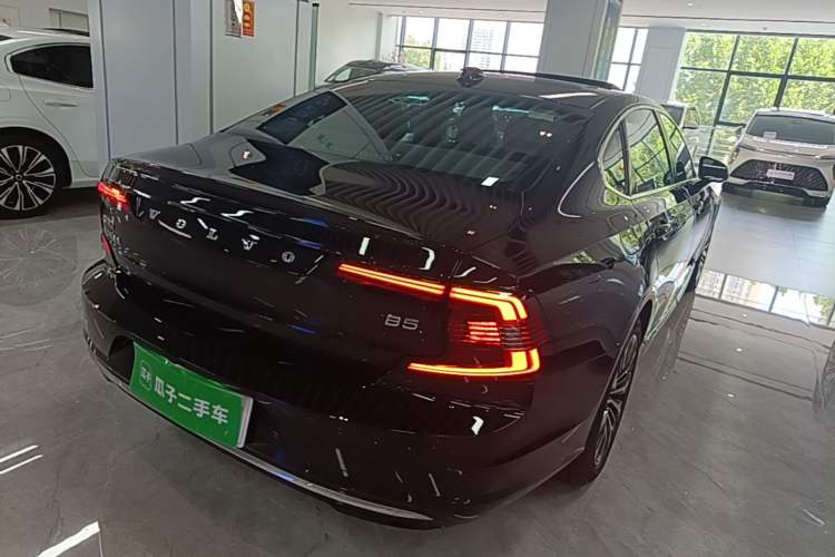 Used Volvo S90 2024 B5 Zhiyi Luxury Edition Rear Right 45 Deg