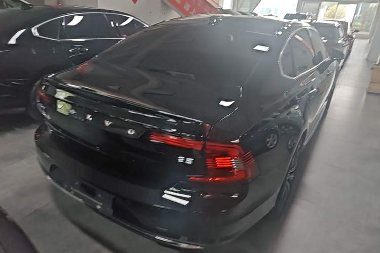 Used Volvo S90 2024 B5 Luxury Smart Edition Rear Right 45 Deg