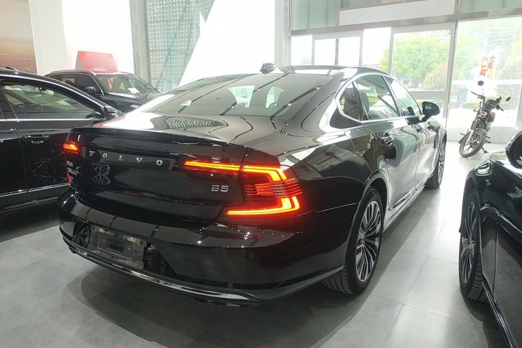 Used Volvo S90 2024 B5 Zhiyi Luxury Edition Rear Right 45 Deg