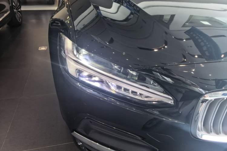 Used Volvo S90 2024 B5 Zhiyi Luxury Edition Right Front Headlight
