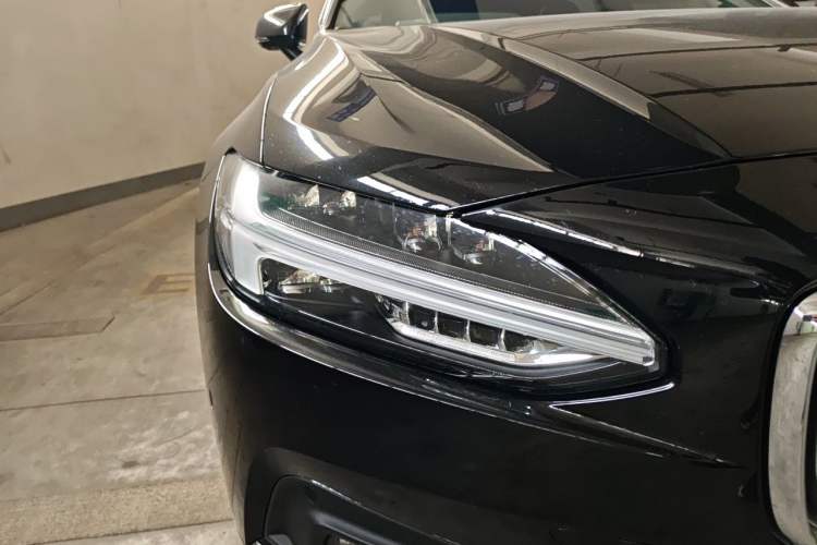 Used Volvo S90 2024 B5 Luxury Smart Edition Right Front Headlight