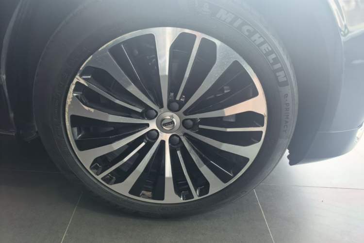 Used Volvo S90 2024 B5 Zhiyi Luxury Edition Right Front Wheel Hub