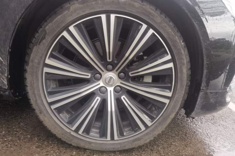 Used Volvo S90 2024 B5 Zhiyuan Luxury Edition Right Front Wheel Hub