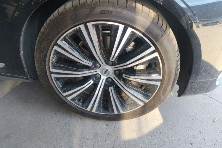 Used Volvo S90 2024 B5 Zhiyuan Luxury Edition Right Front Wheel Hub