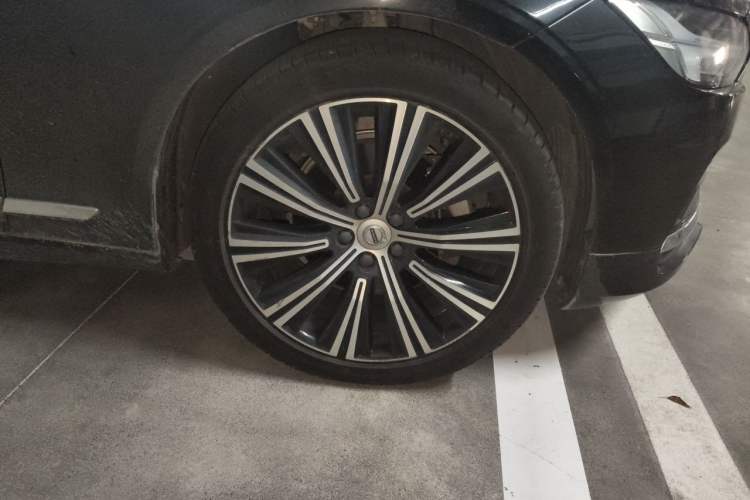 Used Volvo S90 2024 B5 Zhiyuan Luxury Edition Right Front Wheel Hub