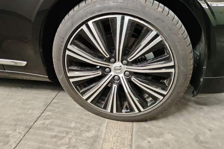 Used Volvo S90 2024 B5 Luxury Smart Edition Right Front Wheel Hub
