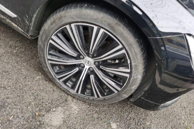 Used Volvo S90 2024 B5 Zhiyuan Luxury Edition Right Front Wheel Hub
