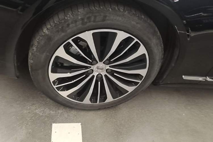 Used Volvo S90 2024 B5 Zhiyi Luxury Edition Right Front Wheel Hub