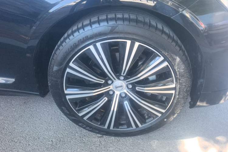 Used Volvo S90 2024 B5 Zhiyuan Luxury Edition Right Front Wheel Hub