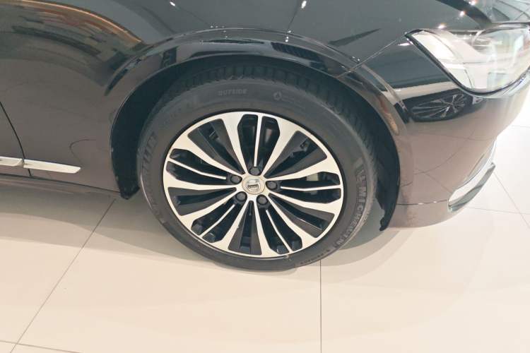 Used Volvo S90 2024 B5 Zhiyi Luxury Edition Right Front Wheel Hub
