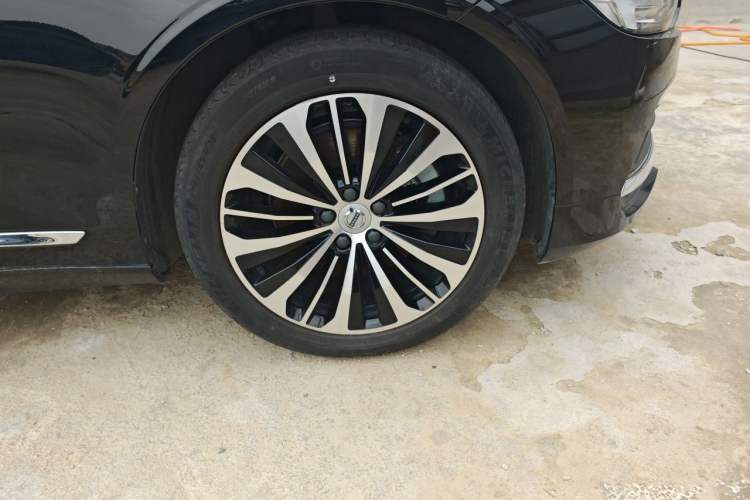 Used Volvo S90 2024 B5 Zhiyi Luxury Edition Right Front Wheel Hub