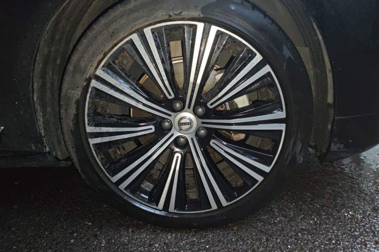 Used Volvo S90 2024 B5 Zhiyuan Luxury Edition Right Front Wheel Hub