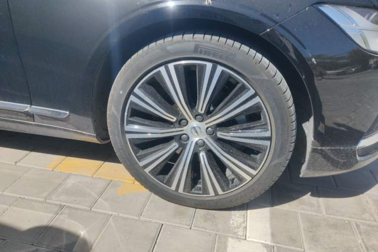 Used Volvo S90 2024 B5 Zhiyuan Luxury Edition Right Front Wheel Hub