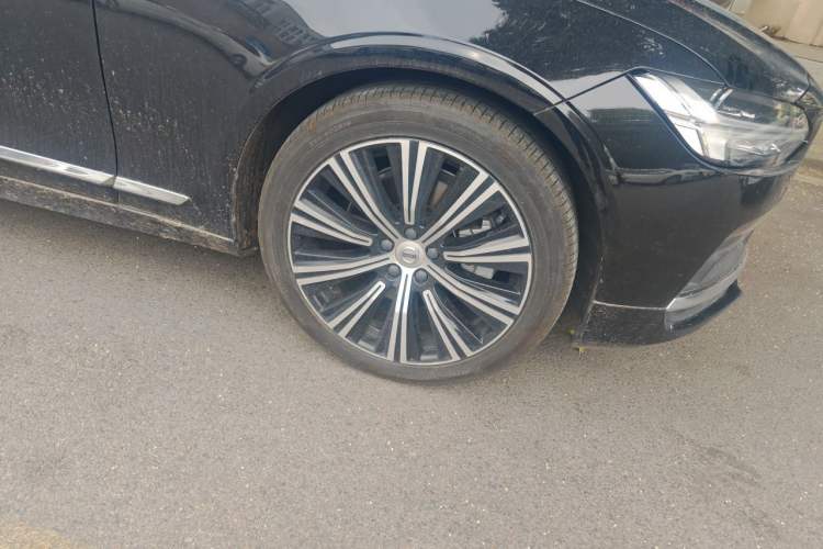 Used Volvo S90 2024 B5 Zhiyuan Luxury Edition Right Front Wheel Hub