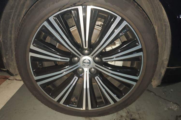 Used Volvo S90 2024 B5 Zhiyuan Luxury Edition Right Front Wheel Hub