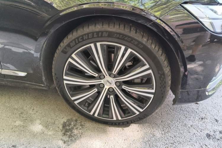Used Volvo S90 2024 B5 Zhiyuan Luxury Edition Right Front Wheel Hub