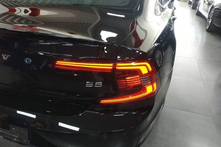 Used Volvo S90 2024 B5 Zhiyi Luxury Edition Right Rear Taillight