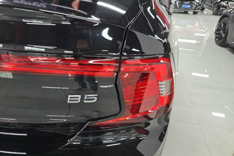 Used Volvo S90 2024 B5 Zhiyi Luxury Edition Right Rear Taillight