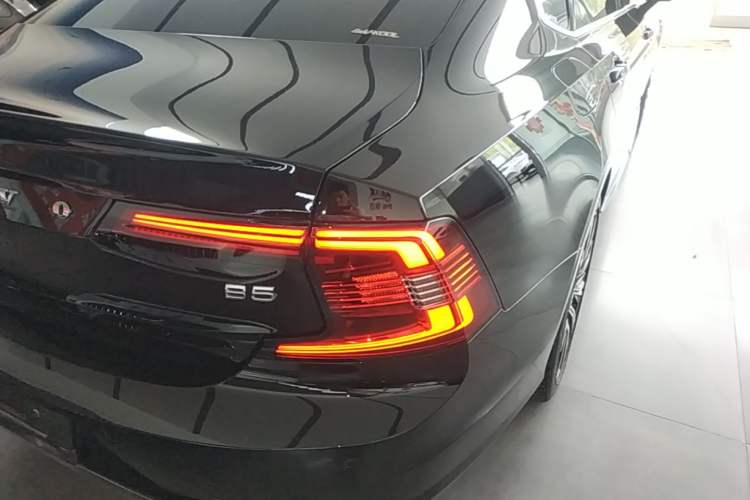 Used Volvo S90 2024 B5 Zhiyuan Luxury Edition Right Rear Taillight
