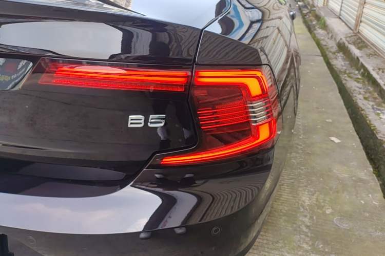 Used Volvo S90 2024 B5 Zhiyi Luxury Edition Right Rear Taillight