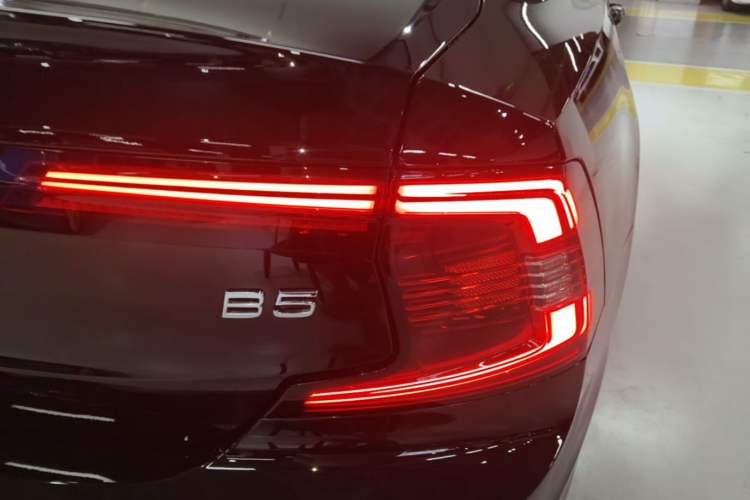 Used Volvo S90 2024 B5 Zhiyi Luxury Edition Right Rear Taillight