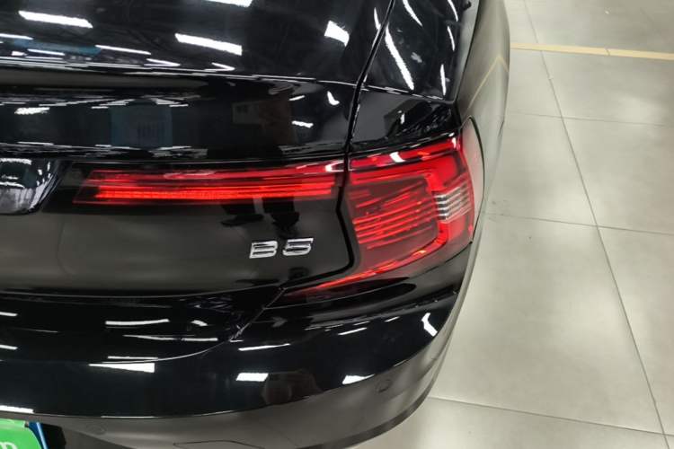 Used Volvo S90 2024 B5 Zhiyi Luxury Edition Right Rear Taillight