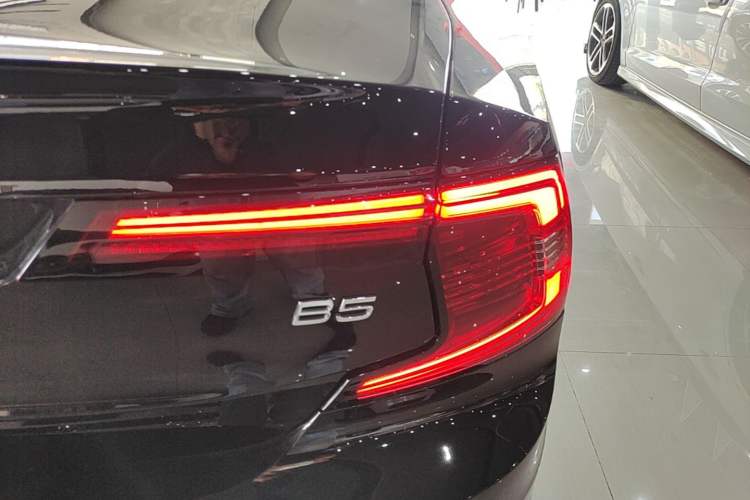 Used Volvo S90 2024 B5 Zhiyi Luxury Edition Right Rear Taillight
