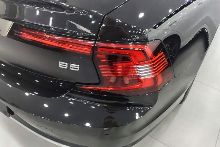 Used Volvo S90 2024 B5 Zhiyuan Luxury Edition Right Rear Taillight