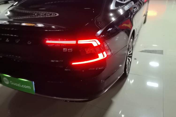 Used Volvo S90 2024 B5 Zhiyi Luxury Edition Right Rear Taillight