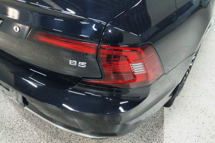 Used Volvo S90 2024 B5 Zhiyi Luxury Edition Right Rear Taillight