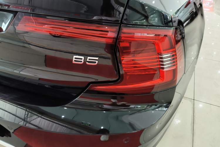 Used Volvo S90 2024 B5 Zhiyi Luxury Edition Right Rear Taillight