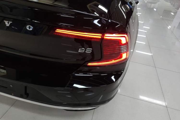 Used Volvo S90 2024 B5 Zhiyi Luxury Edition Right Rear Taillight