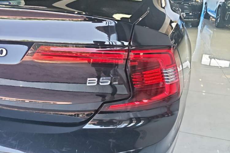 Used Volvo S90 2024 B5 Zhiyuan Luxury Edition Right Rear Taillight