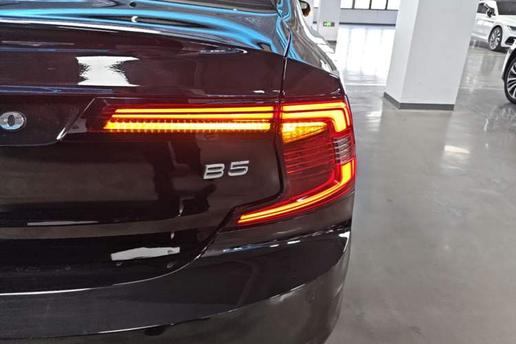 Used Volvo S90 2024 B5 Zhiyuan Luxury Edition Right Rear Taillight