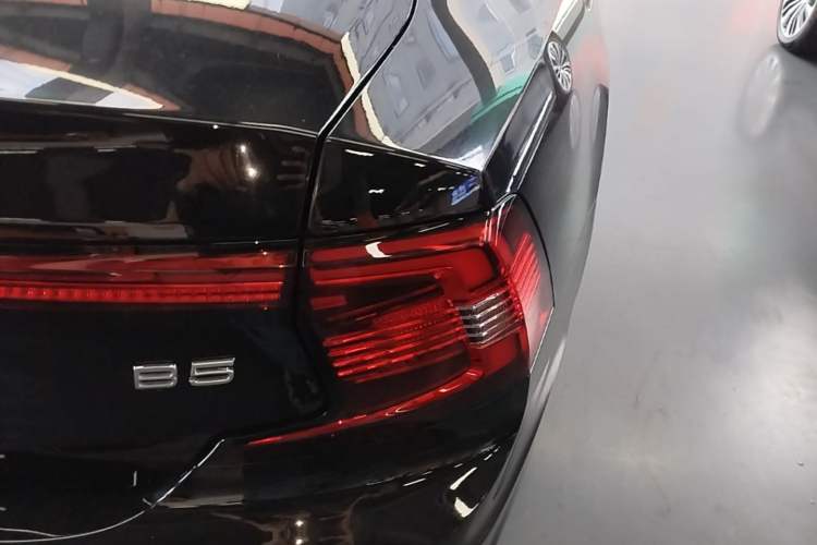 Used Volvo S90 2024 B5 Zhiyi Luxury Edition Right Rear Taillight