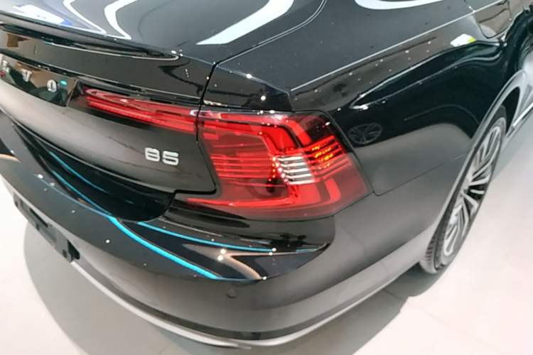 Used Volvo S90 2024 B5 Zhiyi Luxury Edition Right Rear Taillight